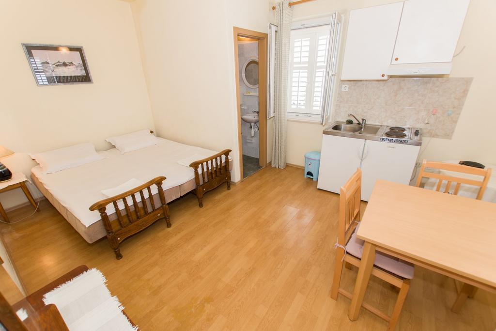 Studios Jakov Makarska Extérieur photo